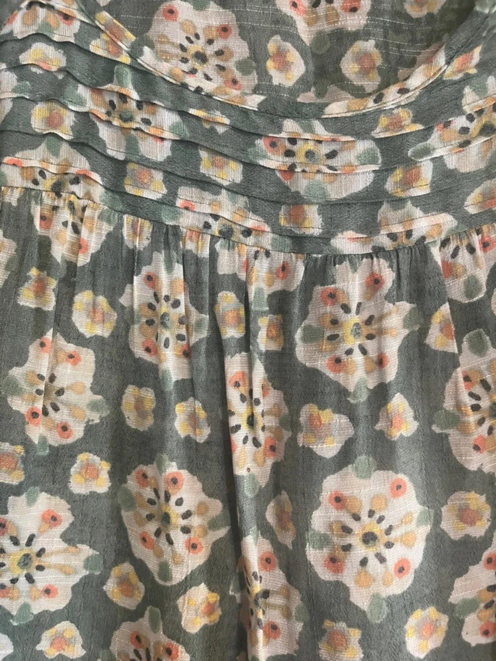 LC Lauren Conrad green Floral Pintuck Peasant Blouse - Picture 2 of 3
